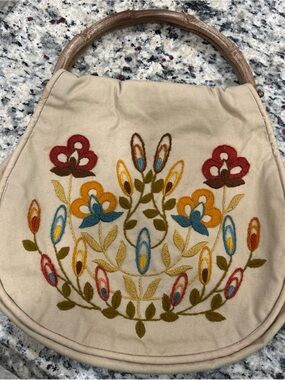 1976 Vintage Bermuda Handbag with Embroidered Detailing and Wooden Handles.